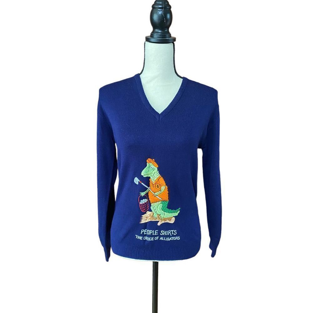VINTAGE La Mode Du Golf alligator v neck navy blue sweater